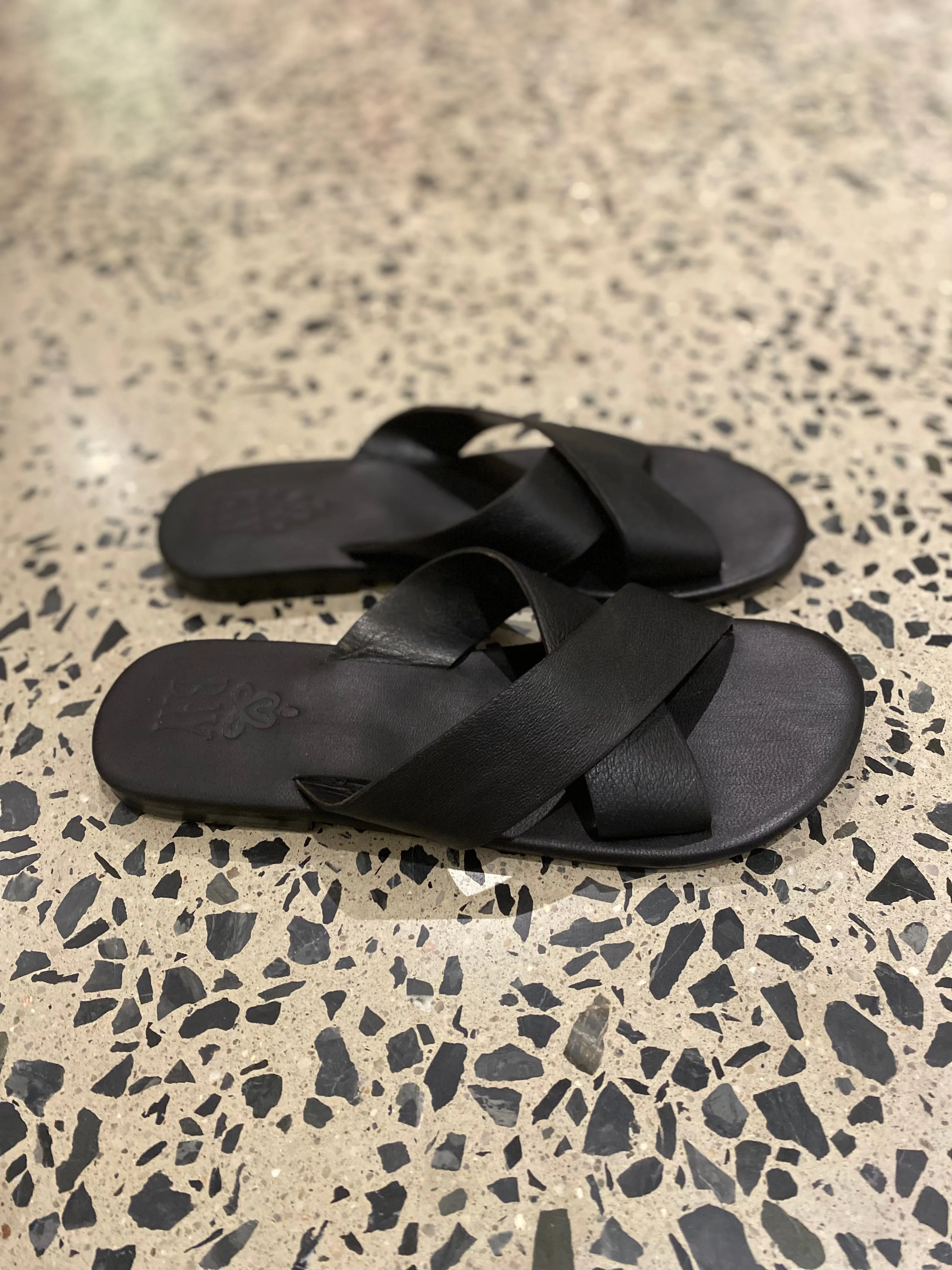 ROMAN SLIDE -  BLACK