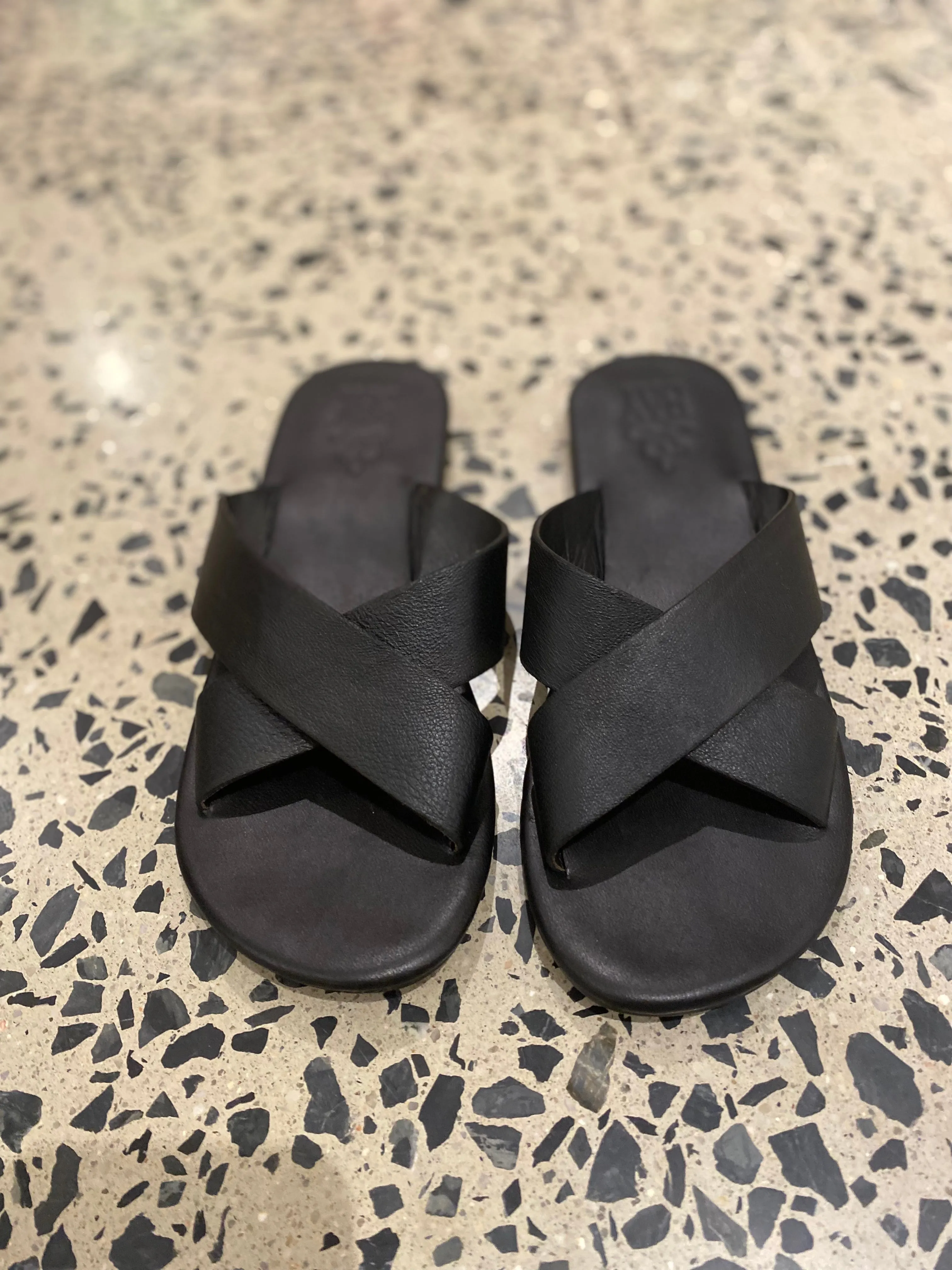 ROMAN SLIDE -  BLACK