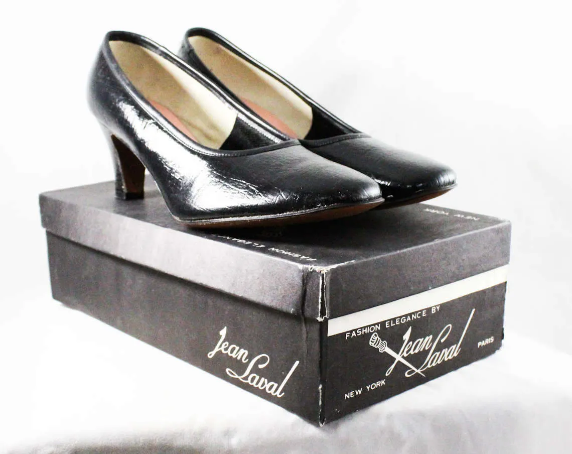 Size 8.5 Shoes - Unworn 1960s Black Leather Pumps - Classic 50s 60s Heels - Dated 1959 - Sophisticated NOS Deadstock In Box - Size 8 1/2 B