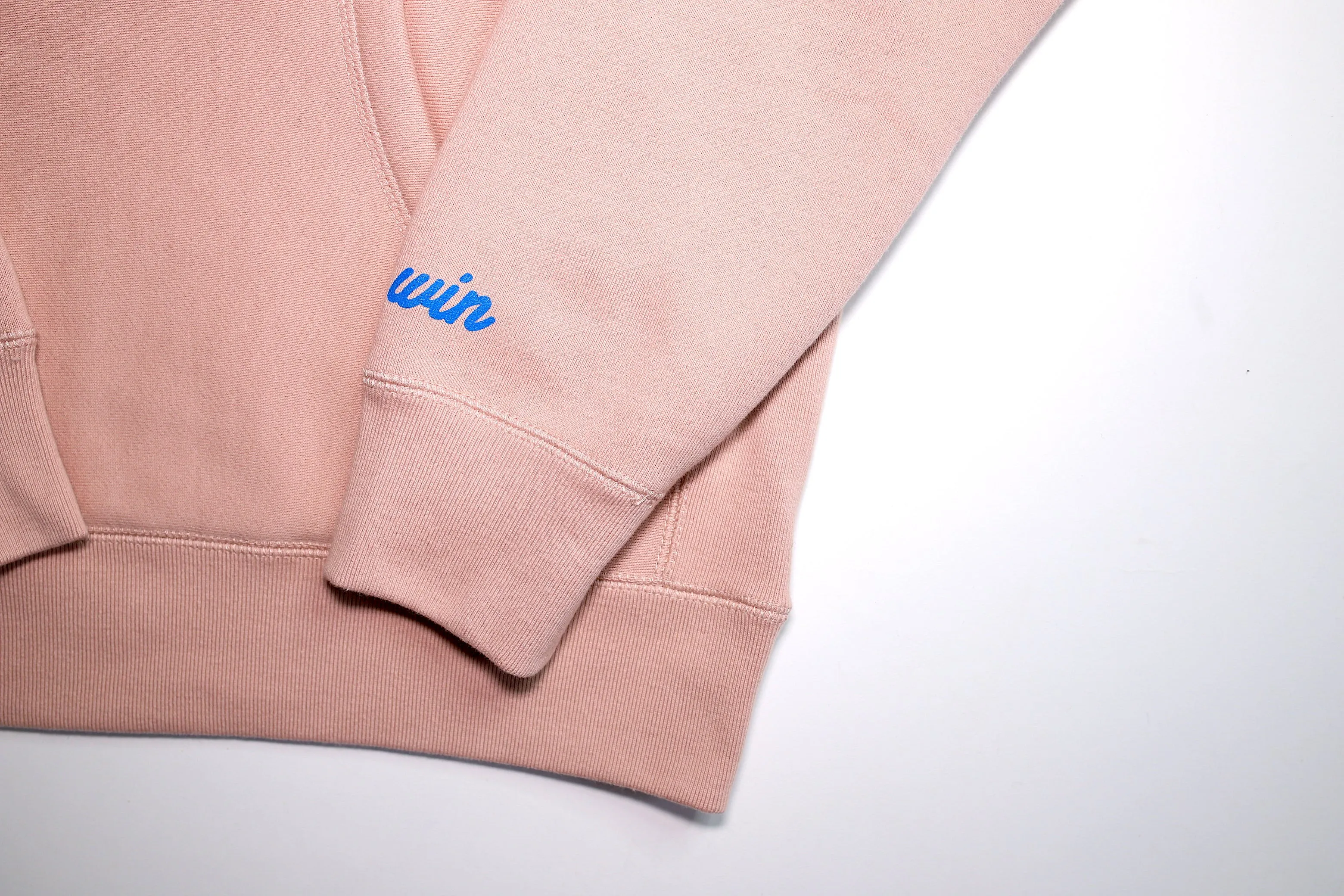 Win "Souvenir" Hoodie in Rosé