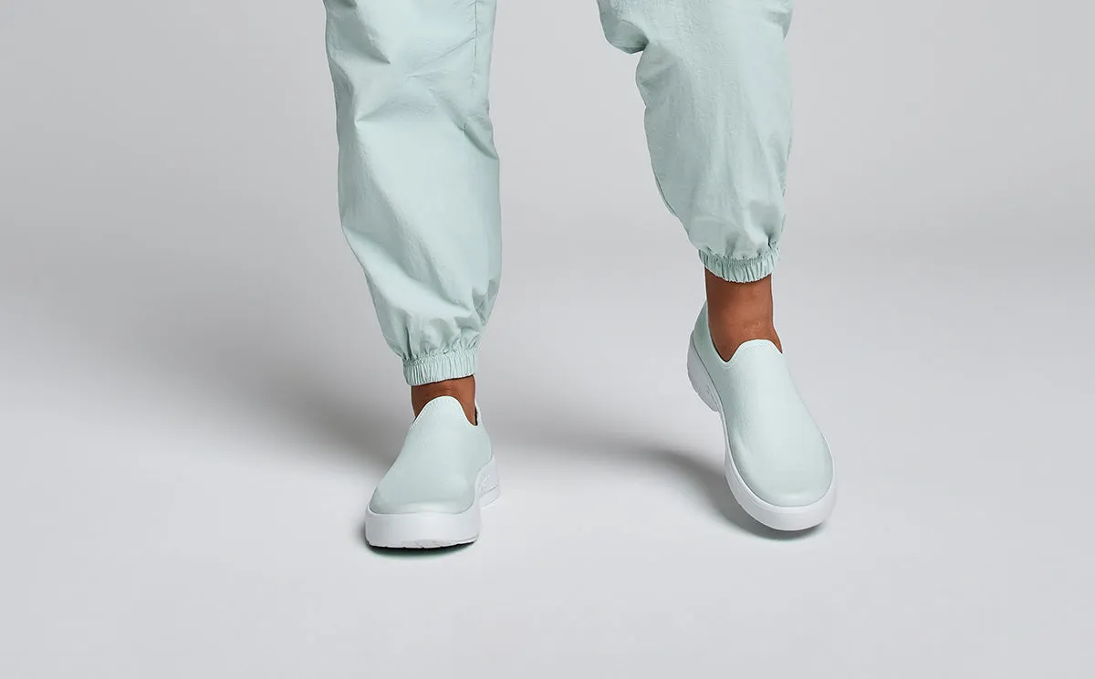 Women's OOmg eeZee Low Shoe - Ice (SALE)